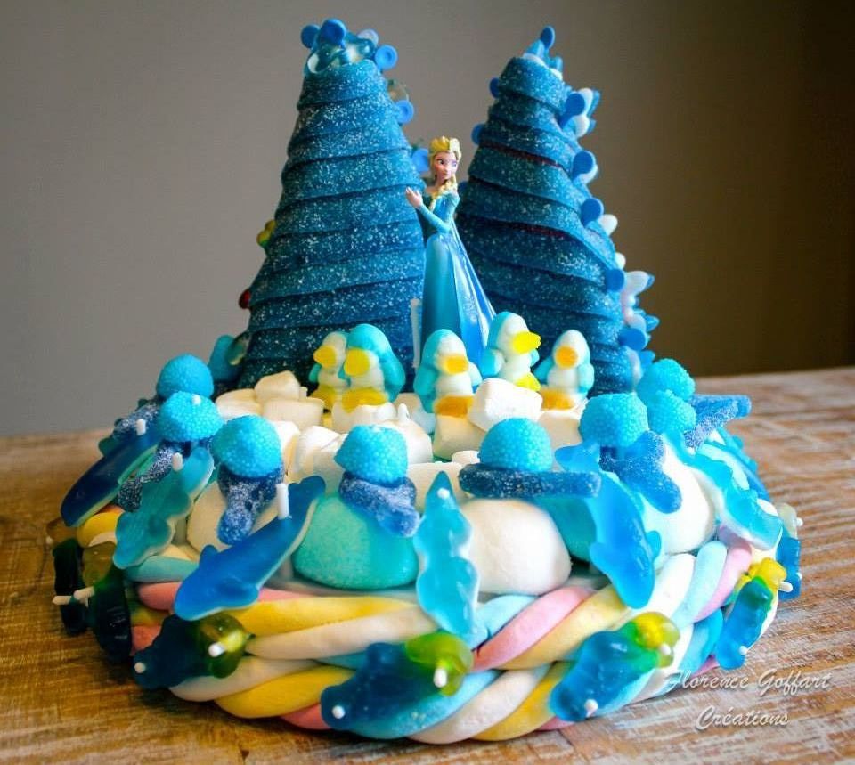 Gateau De Bonbons Reine Des Neiges Elsa Latelierdessoeurettes Gateau De Bonbons Reine Des Neiges Elsa Latelierdessoeurettes