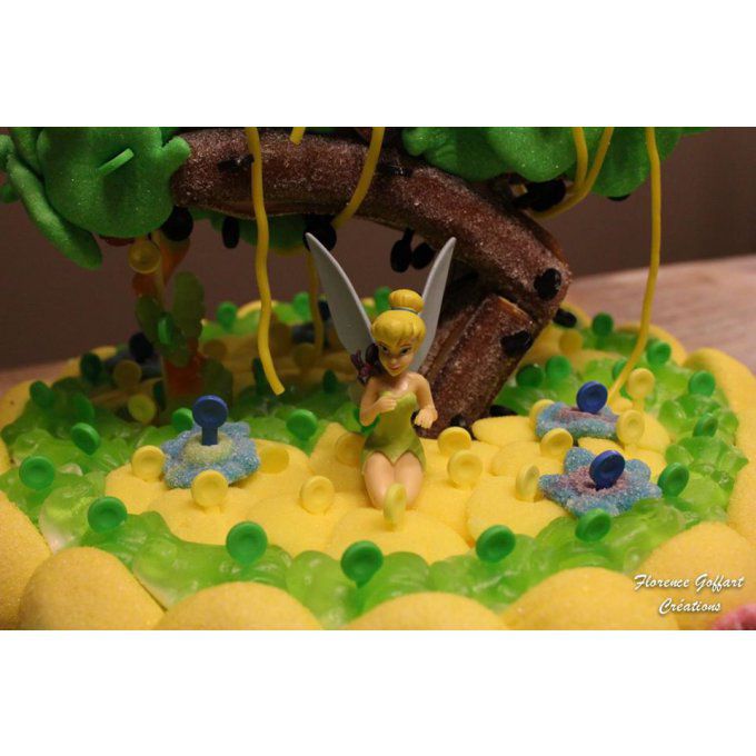 gâteau-de-bonbons-fée-clochette-sous-son-arbre