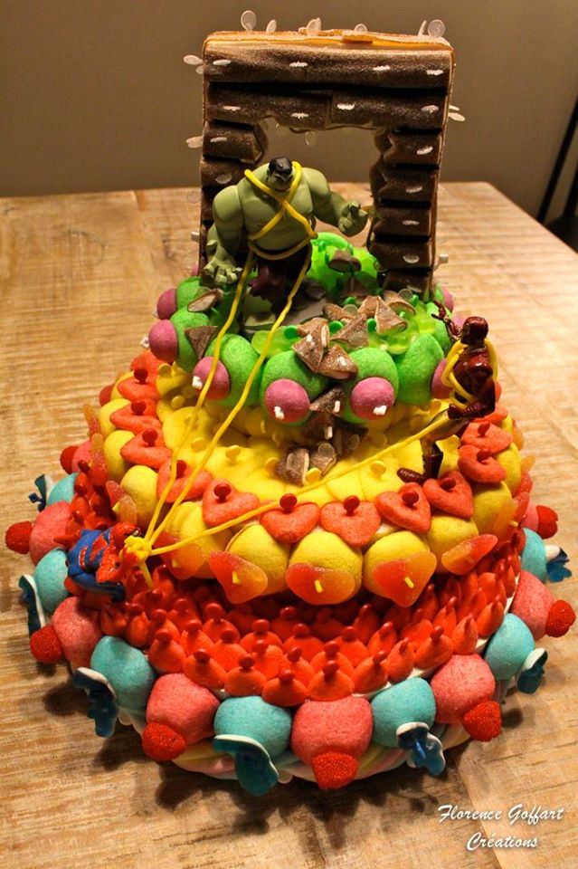 Gâteau de bonbons Pièce montée Marvels (3 figurines)