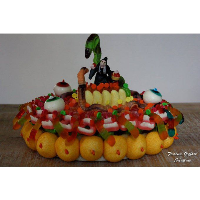 gâteau-de-bonbons-halloween-sorcière-et-serpents