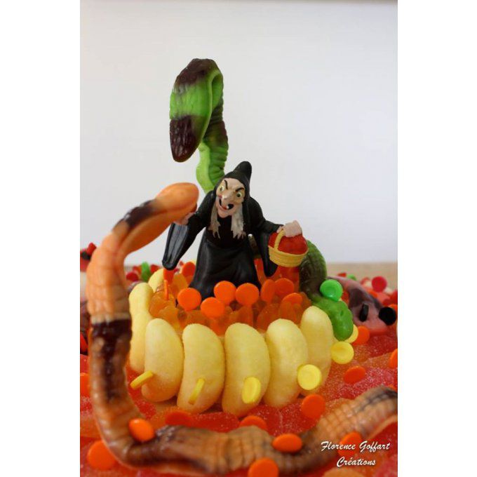 gâteau-de-bonbons-halloween-sorcière-et-serpents