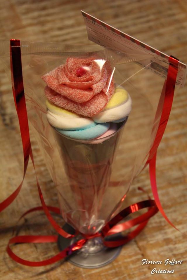 Coupe de bonbons et sa rose