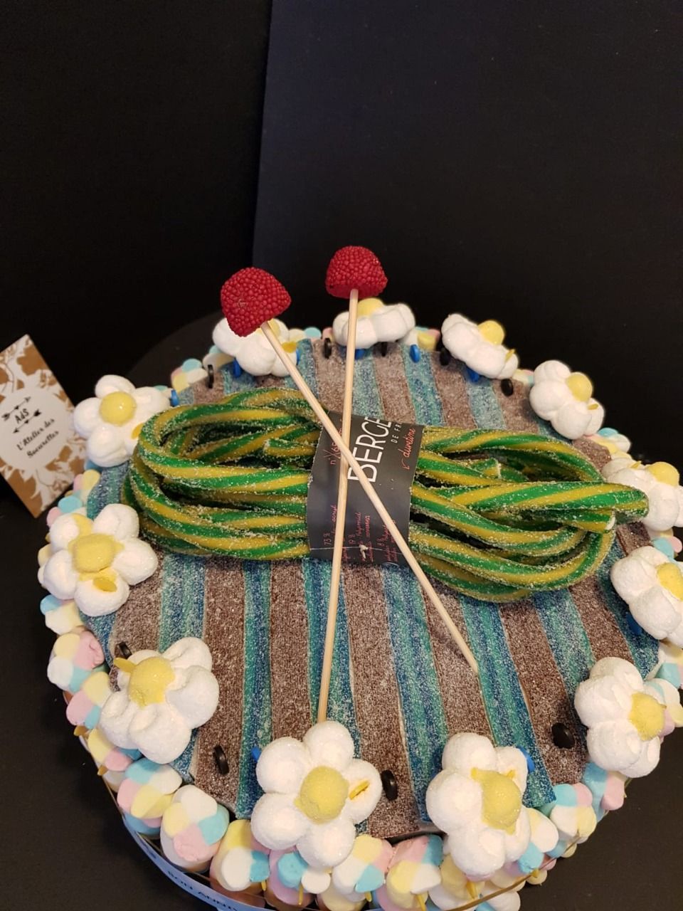Gâteau de bonbons Pelote de laine - Latelierdessoeurettes