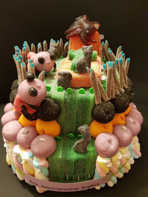 gâteau-de-bonbons-halloween-cimetière-tombe-araignées