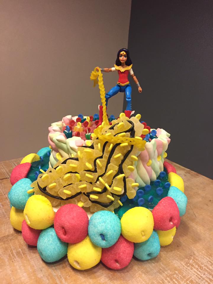 Gateau De Bonbons Wonder Woman Latelierdessoeurettes