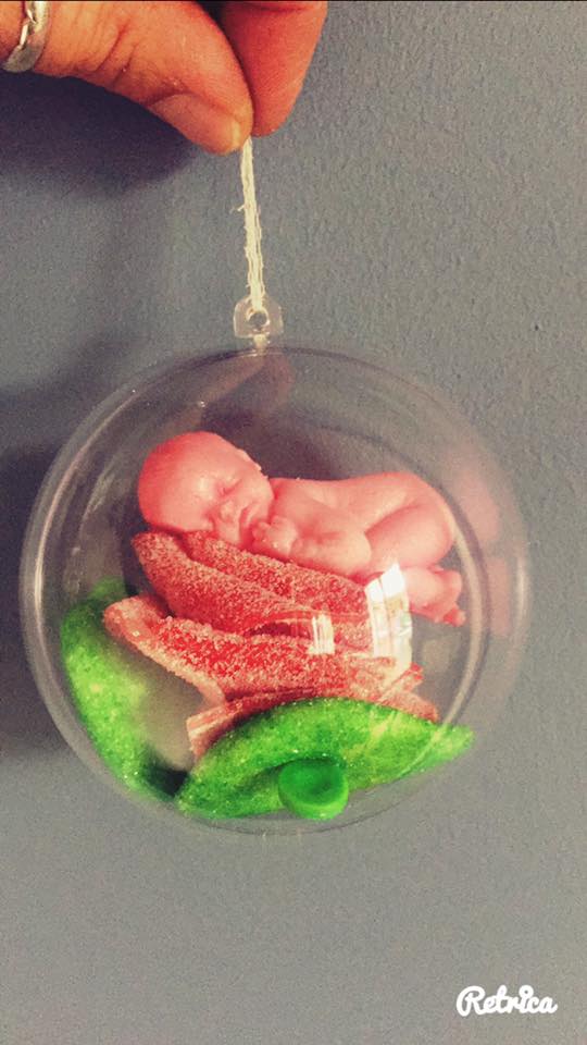Bébé bonbons dans sa bulle