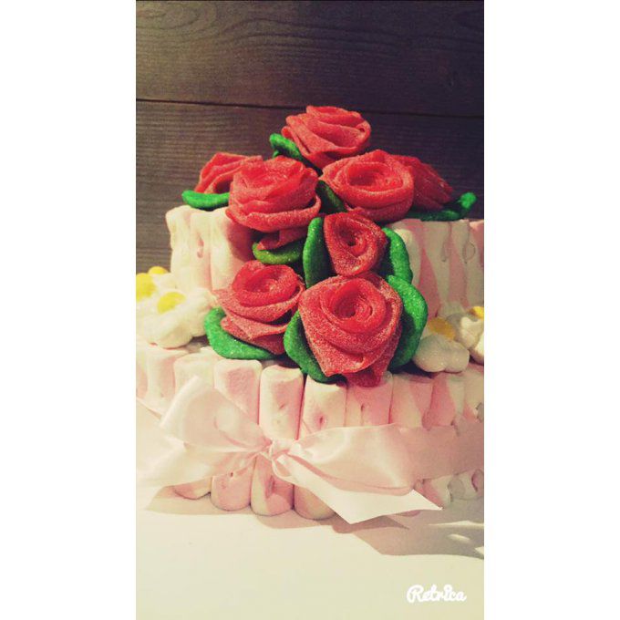 gâteau-de-bonbons-baptême-roses