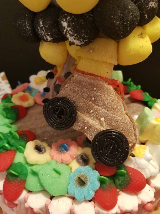 gâteau-de-bonbons-abeille-en-roller