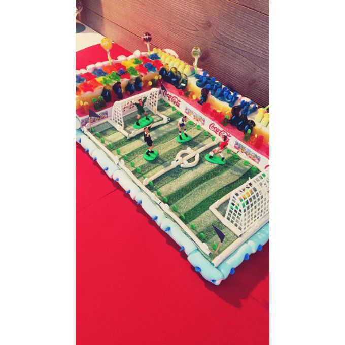 gâteau-de-bonbons-terrain-de-foot