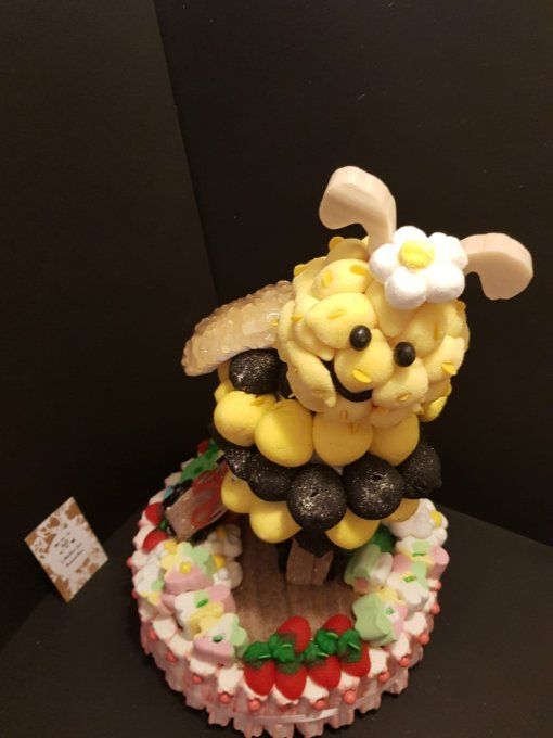 gâteau-de-bonbons-abeille-en-roller