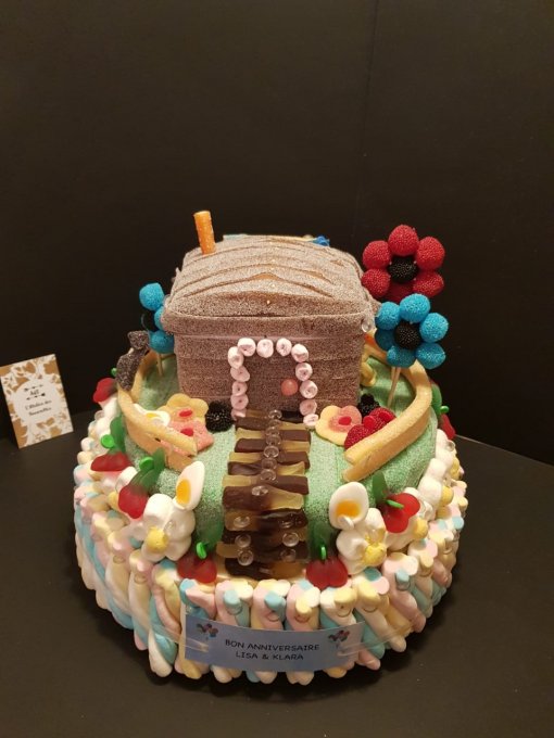 gâteau-de-bonbons-maisonnette-et-jardin