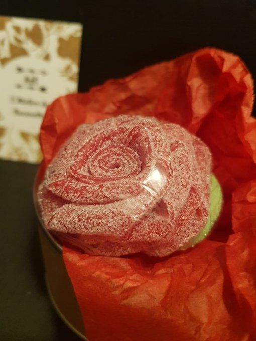 boite-surprise-conserve-fleur-rose-saint-valentin-amour-cadeau