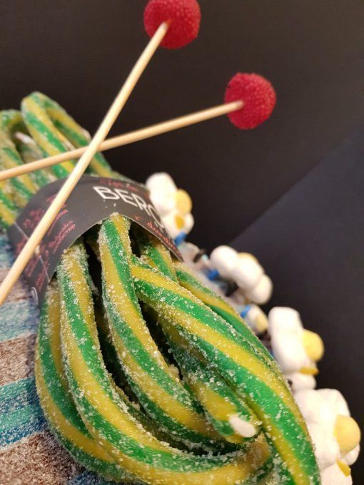 gâteau-de-bonbons-pelote-de-laine-tricot-tricoter-trompe-l-oeil