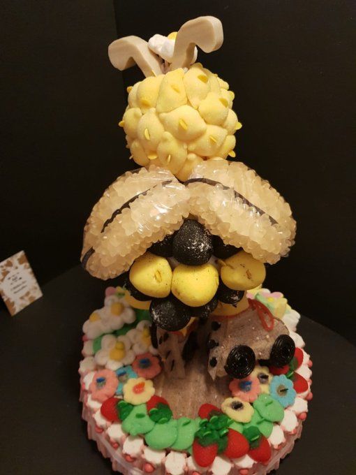 gâteau-de-bonbons-abeille-en-roller