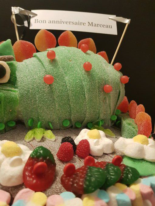 gâteau-de-bonbons-dinosaure