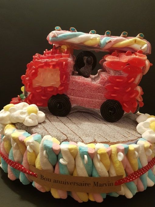 gâteau-de-bonbons-camion-de-pompiers-garçon-métier