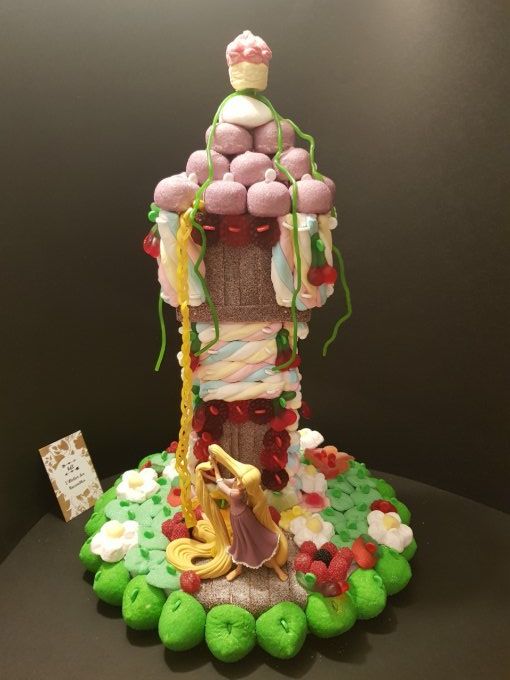 gâteau-de-bonbons-raiponce-et-sa-tour